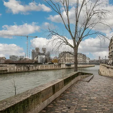 Le De L'ile Apartment *